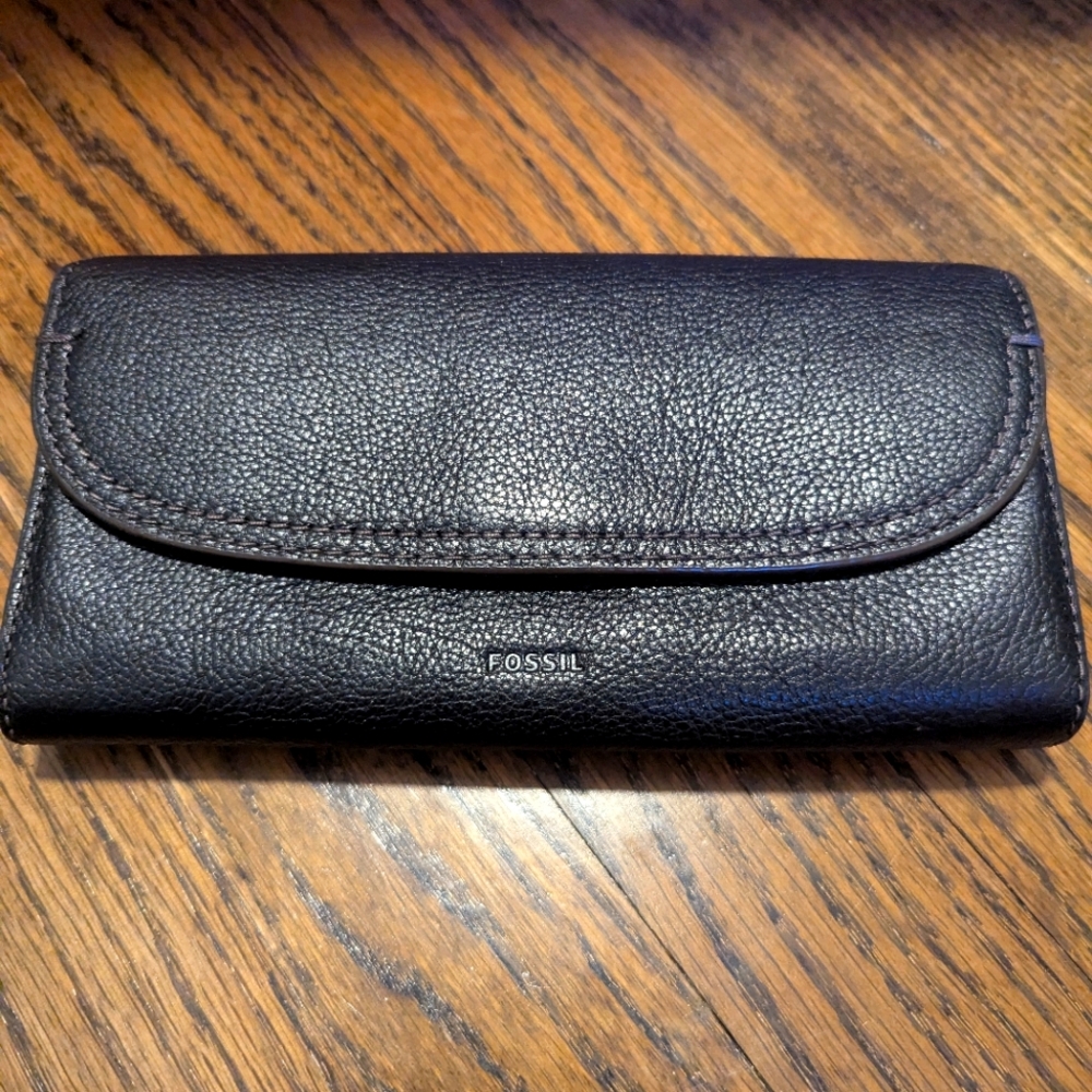 Fossil Cleo Flap Clutch Leather wallet Black